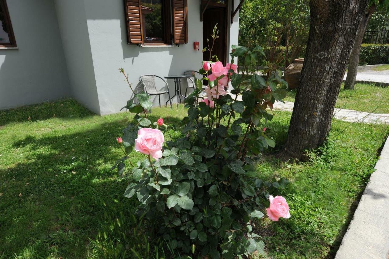 Castle View Bungalows Mystras Exterior photo